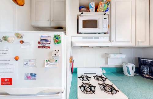 Eastham Cottage | Cozy Bayfront Cottage with Ocean Views & Private Beach Access