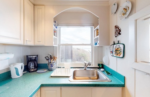 Eastham Cottage | Cozy Bayfront Cottage with Ocean Views & Private Beach Access