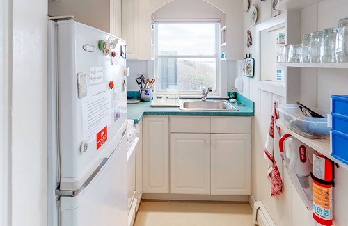 Eastham Cottage | Cozy Bayfront Cottage with Ocean Views & Private Beach Access