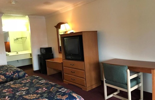 Biloxi Hotel | Budget-Friendly Bayfront Inn with Breakfast & Family Amenities