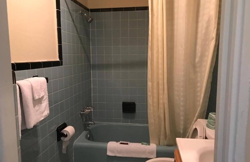Biloxi Hotel | Budget-Friendly Bayfront Inn with Breakfast & Family Amenities