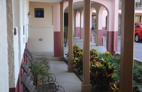 Old Town Hotel | Bayfront Inn: Family-Friendly Stay with Pool Access