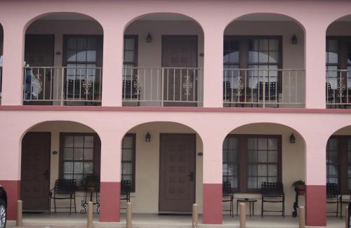 Old Town Hotel | Bayfront Inn: Family-Friendly Stay with Pool Access