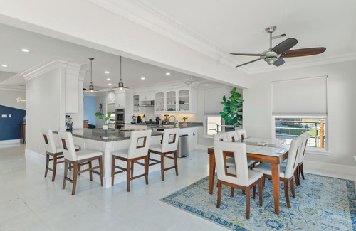 Clear Lake Shores House | Bayfront Luxury House with Pool near Kemah Boardwalk with Pier