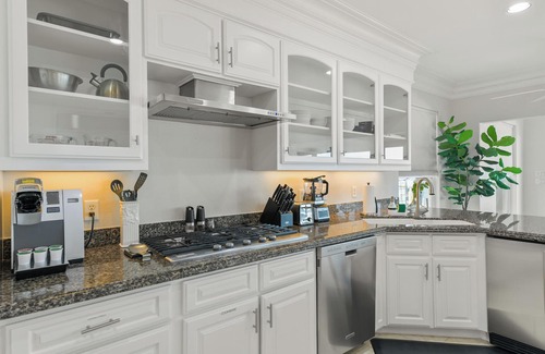 Clear Lake Shores House | Bayfront Luxury House with Pool near Kemah Boardwalk with Pier