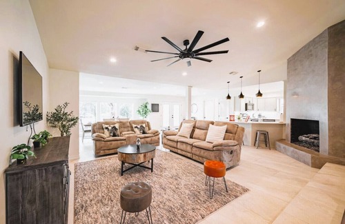 Nassau Bay House | Bayfront Luxury Oasis w Pool close to NASA Kemah