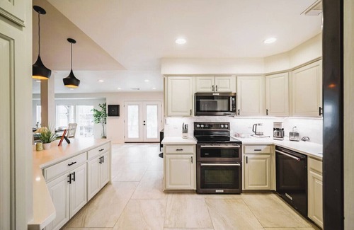 Nassau Bay House | Bayfront Luxury Oasis w Pool close to NASA Kemah