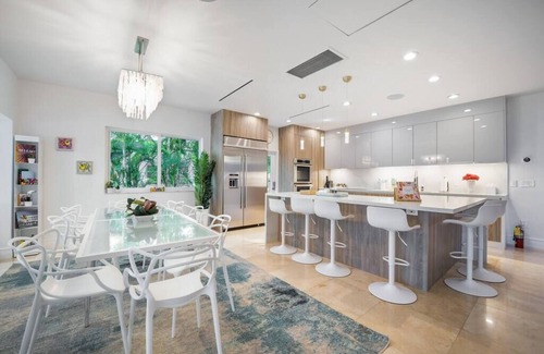 Seybold Villa | Exclusive Bayfront Retreat with Heated Pool & Ocean Views