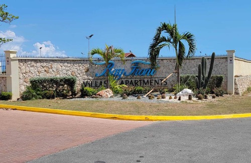 Portmore Apartment | Elegant Bayfront Villas & Apartments with Pool and Breakfast