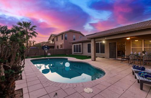 Gilbert House | Relax at Baylor Gilbert Home: Family-Friendly & Pool Access