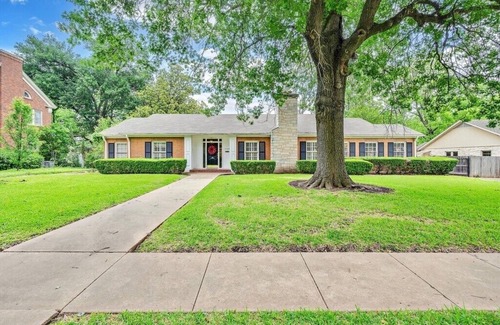 Waco House | Welcoming Baylor Home: Your Ideal Retreat with Breakfast