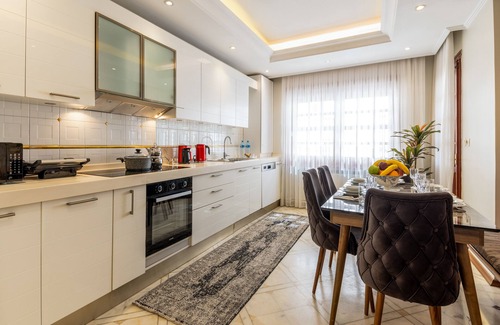 Bakırkoy Apartment | BayMari Suites Plus Florya: Family-Friendly Oasis with Views