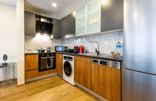Bakırkoy Apartment | BayMari Suites Plus Florya: Family-Friendly Oasis with Views