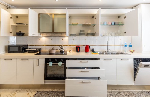 Bakırkoy Apartment | BayMari Suites Plus Florya: Family-Friendly Oasis with Views
