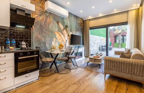 Bakırkoy Apartment | BayMari Suites Plus Florya: Family-Friendly Oasis with Views