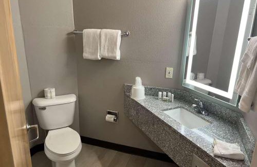 Athens Hotel | Budget-Friendly Motel 6 Athens: Pet & Family Welcoming