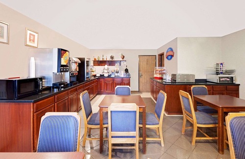 Battle Creek Hotel | Comfortable Stay at Baymont by Wyndham Battle Creek