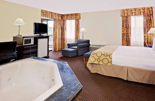Battle Creek Hotel | Comfortable Stay at Baymont by Wyndham Battle Creek
