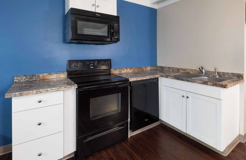 Bay City Hotel | Comfortable Stay at Baymont by Wyndham Bay City with Breakfast