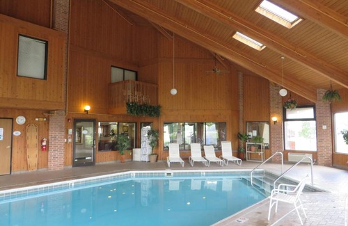 Boone Hotel | Relaxing Stay at Baymont by Wyndham Boone with Pool Access