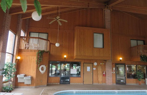 Boone Hotel | Relaxing Stay at Baymont by Wyndham Boone with Pool Access
