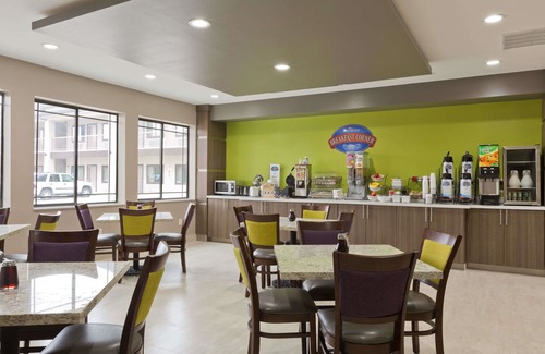 Bryan Hotel | Comfortable Stay at Baymont by Wyndham Bryan College Station