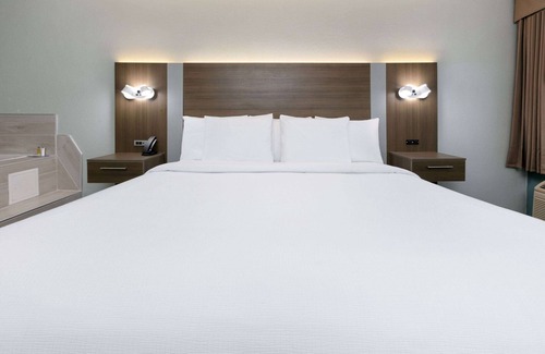 East Ridge Hotel | Comfortable Stay at Baymont by Wyndham Eastridge, Chattanooga