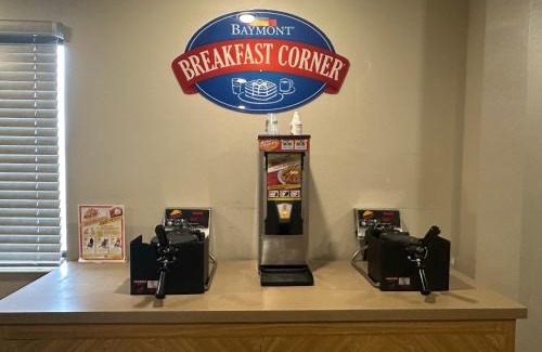 Columbia Hotel | Pet-Friendly Getaway at Baymont by Wyndham Columbia, MO