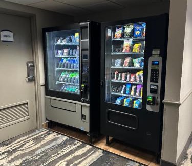 Columbia Hotel | Pet-Friendly Getaway at Baymont by Wyndham Columbia, MO
