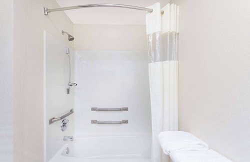Columbia Hotel | Comfortable Stay at Baymont by Wyndham Columbia Fort Jackson
