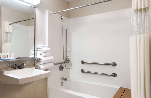 Columbus Hotel | Comfortable Baymont by Wyndham near Columbus Airport