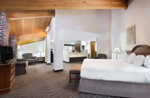 Columbus Hotel | Comfortable Baymont by Wyndham near Columbus Airport