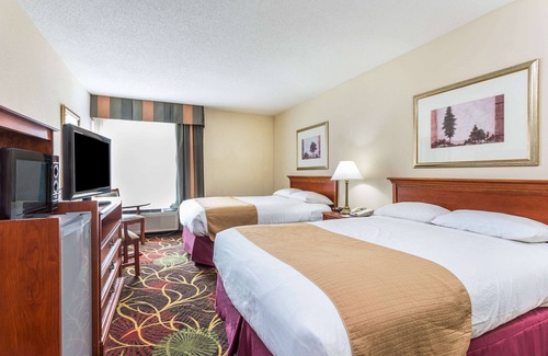 Cornelia Hotel | Relax at Baymont by Wyndham Cornelia: Family-Friendly Amenities