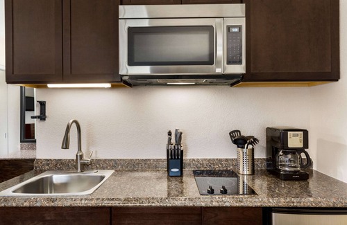 Cortez Hotel | Cozy Baymont by Wyndham Cortez: Pool, Spa & Breakfast