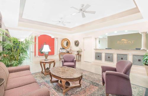 Crestview Hotel | Welcoming Baymont by Wyndham Crestview with Pool Access