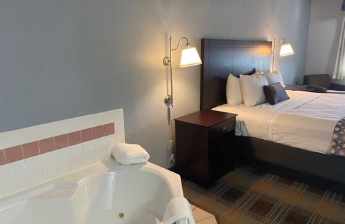 Danville Hotel | Discover Comfort at Baymont by Wyndham Danville IL