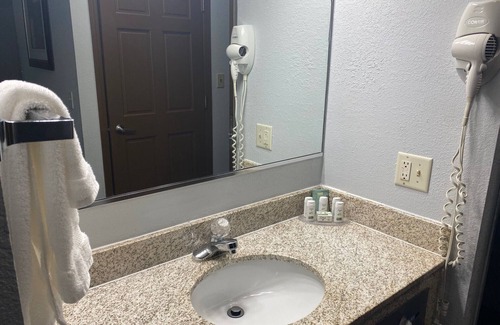 Danville Hotel | Discover Comfort at Baymont by Wyndham Danville IL