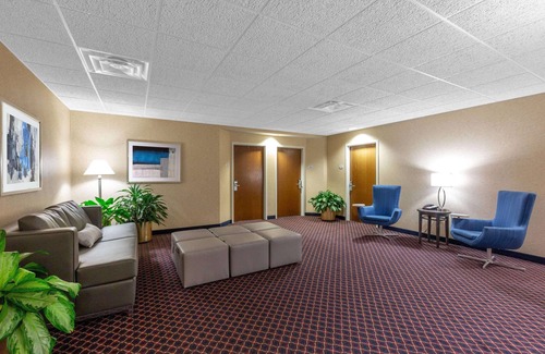 Des Moines Hotel | Discover Baymont by Wyndham Des Moines Airport: 9.4/10 Rated!