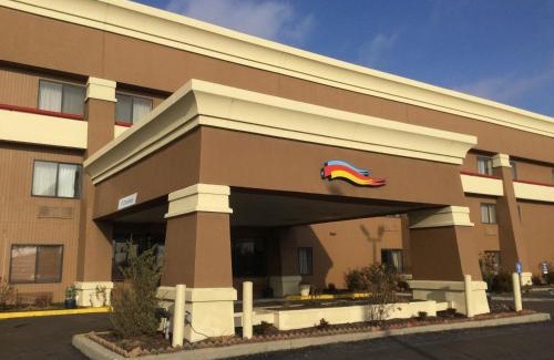 Roseville Hotel | Cozy Stay at Baymont by Wyndham Detroit/Roseville