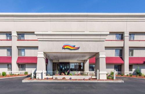 Roseville Hotel | Cozy Stay at Baymont by Wyndham Detroit/Roseville