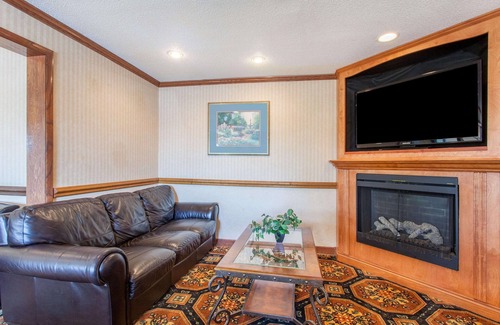 Roseville Hotel | Comfortable Stay at Baymont by Wyndham Detroit/Roseville