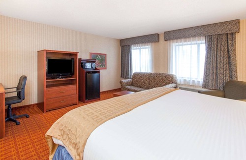 Roseville Hotel | Comfortable Stay at Baymont by Wyndham Detroit/Roseville
