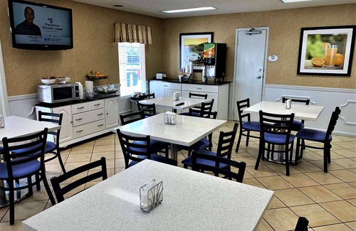 Eden Hotel | Cozy Stay at Baymont by Wyndham Eden with Pool & Breakfast