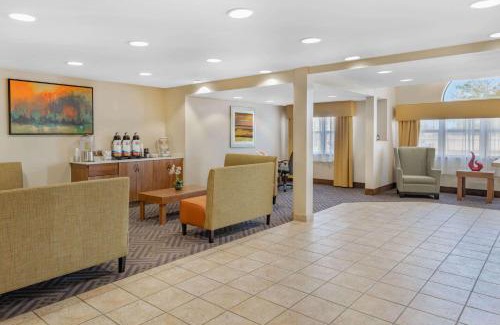 Farmington Hotel | Pet-Friendly Baymont by Wyndham Farmington with Dining Options