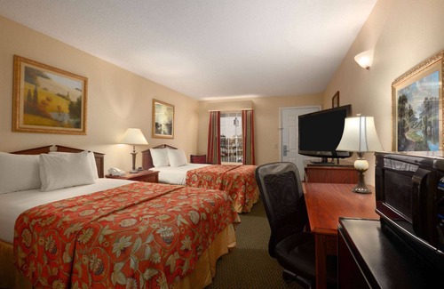 Gaffney Hotel | Inviting Baymont by Wyndham Gaffney with Pool & Breakfast