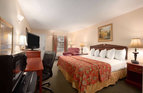 Gaffney Hotel | Inviting Baymont by Wyndham Gaffney with Pool & Breakfast