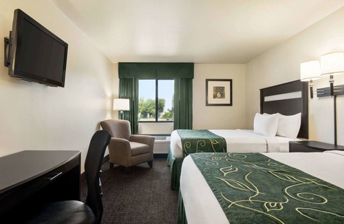 Glenwood Hotel | Discover Baymont by Wyndham Glenwood: Family-Friendly Retreat