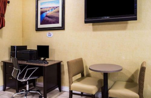 Helena Hotel | Relax at Baymont by Wyndham Helena: Pet-Friendly Retreat