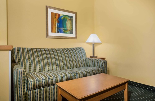 Helena Hotel | Relax at Baymont by Wyndham Helena with Pool and Spa