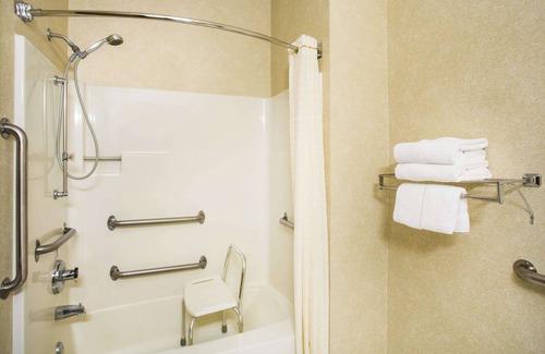 Helena Hotel | Relax at Baymont by Wyndham Helena with Pool and Spa